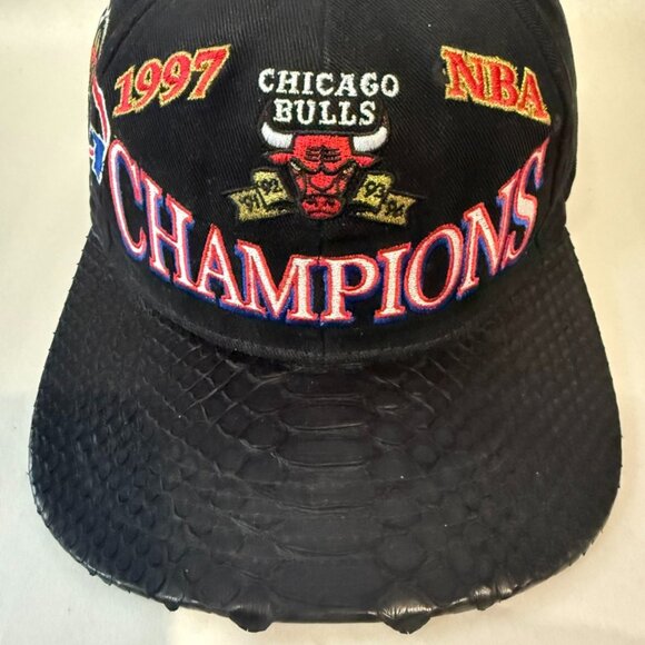 Vintage Chicago Bulls Mitchell & Ness 1997 NBA Champions Snakeskin Strapback Cap